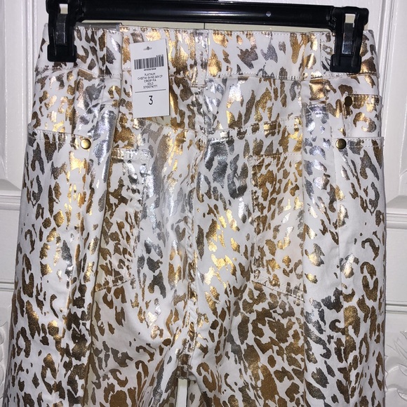 Chico’s Platinum Denim Women’s Cheetah Crop 3 - Picture 4 of 12